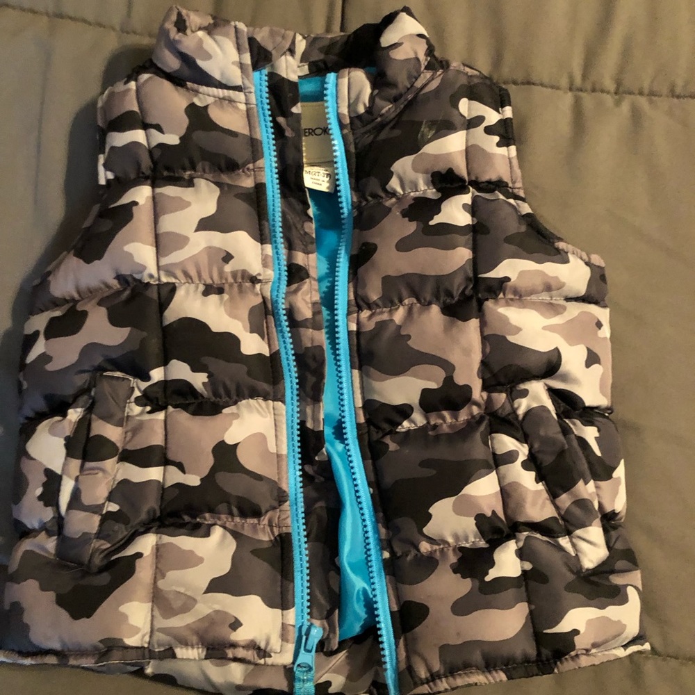 2T 3T boys zip up vest